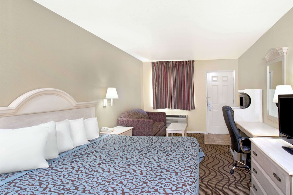 Days Inn by Wyndham Kerrville 13/22