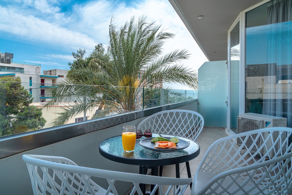 Maison 66 Riviera Hotels 40/50