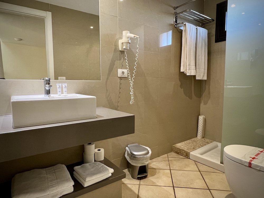 Perla Gris Aparthotel 65/68