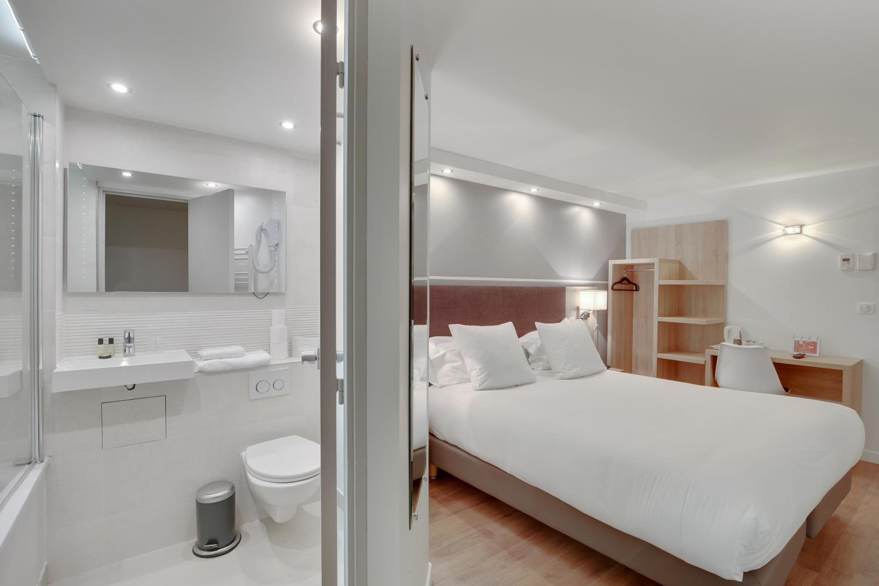 Standard, Queen Bed