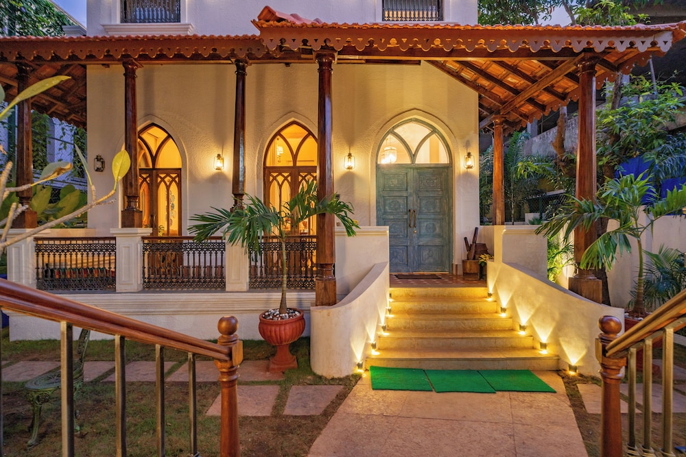 ELIVAAS 4 BHK with Pvt Pool and Media Room Samukha 7/55