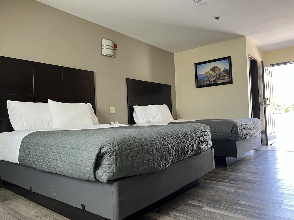 Yosemite Sierra Inn 22/52
