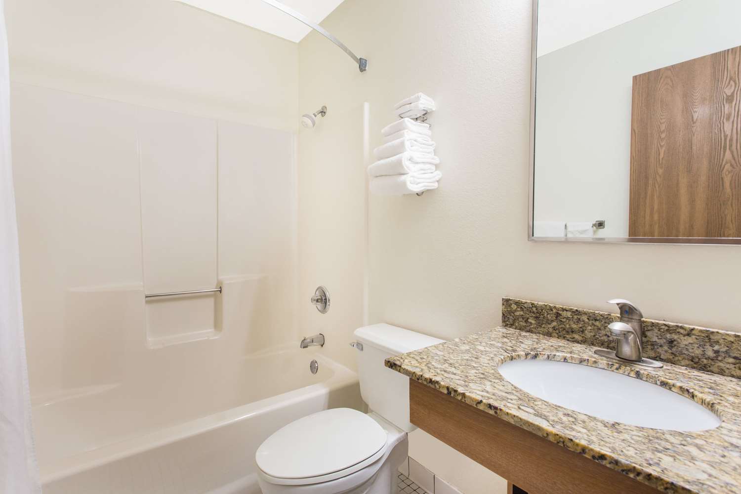 Days Inn By Wyndham Austin 43/44