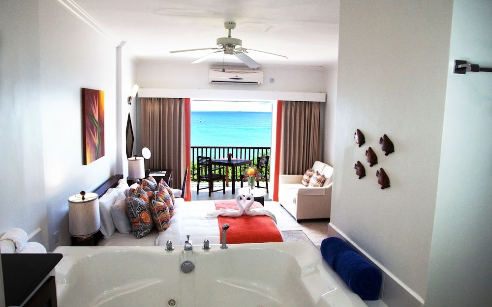 Calabash Cove Resort And Spa - Adults Only 13/38