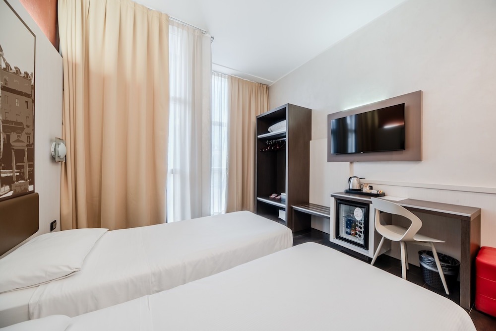 DELUXE, TWIN BEDS, CANAL VIEW