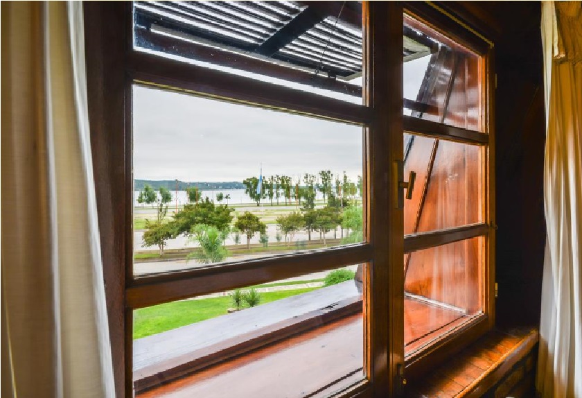 Portal del Lago Hotel 24/42