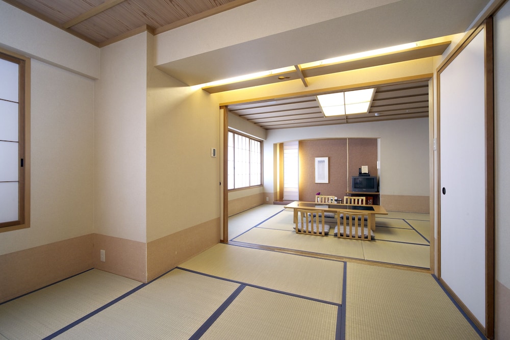 Hida Hotel Plaza 23/63