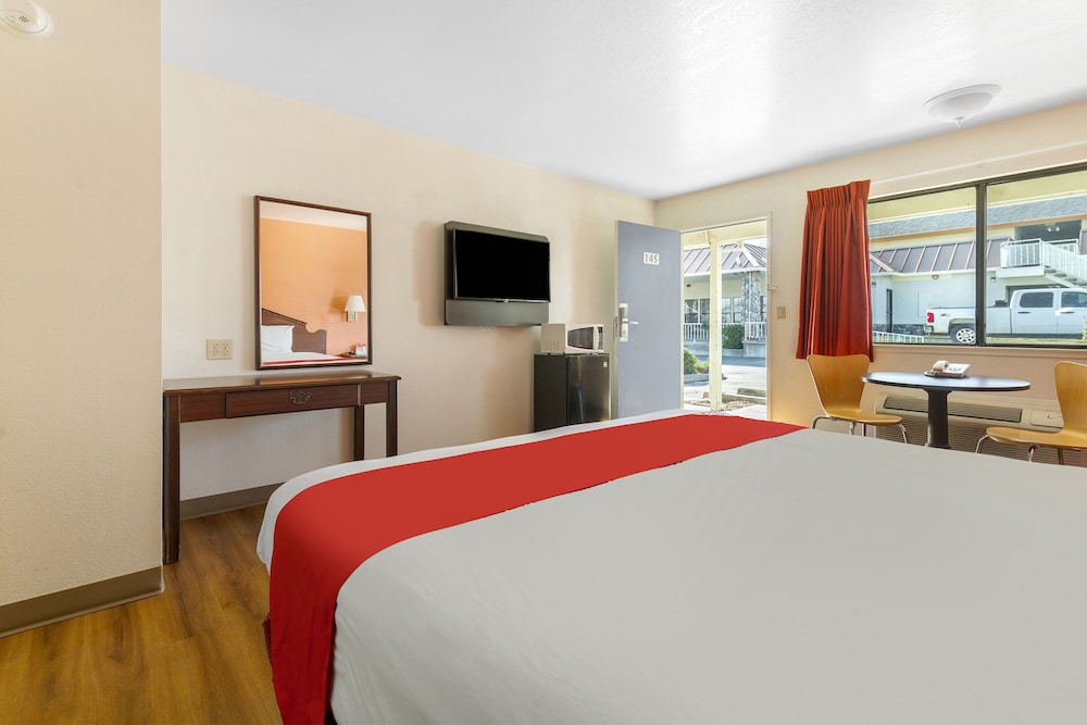 Super 8 by Wyndham Dunnigan 10/60