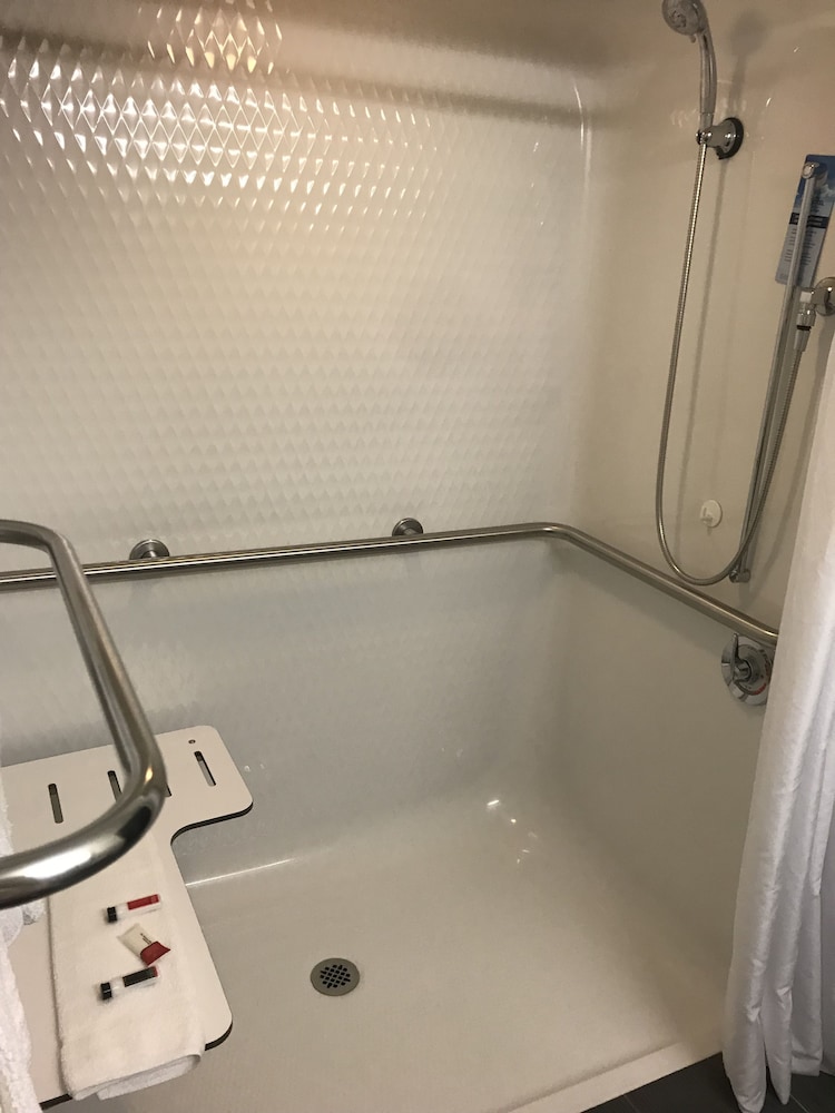 Microtel Inn & Suites by Wyndham Urbandale/Des Moines 47/47