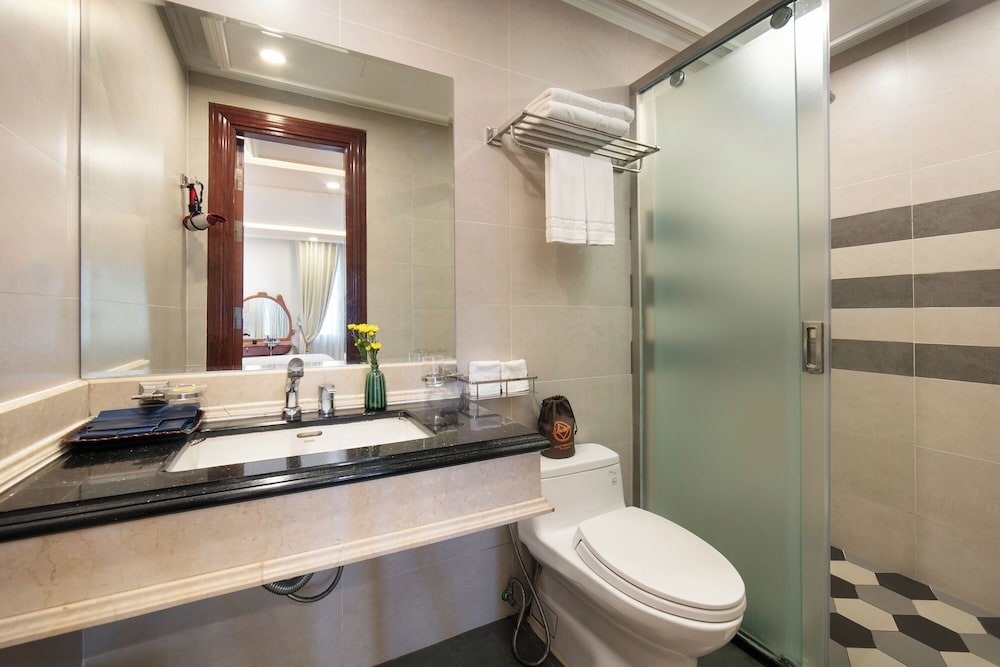 Champton Hanoi Hotel 62/63
