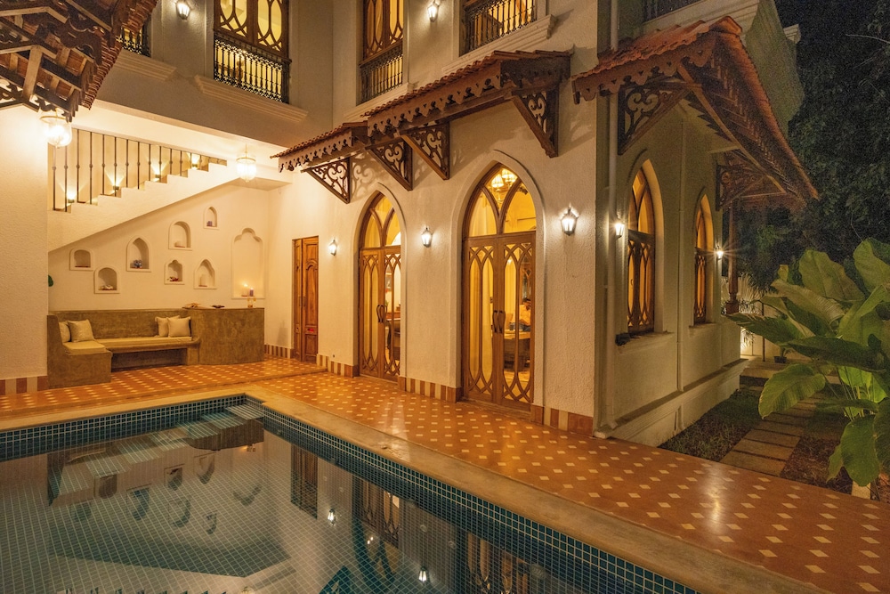 ELIVAAS 4 BHK with Pvt Pool and Media Room Samukha 37/55