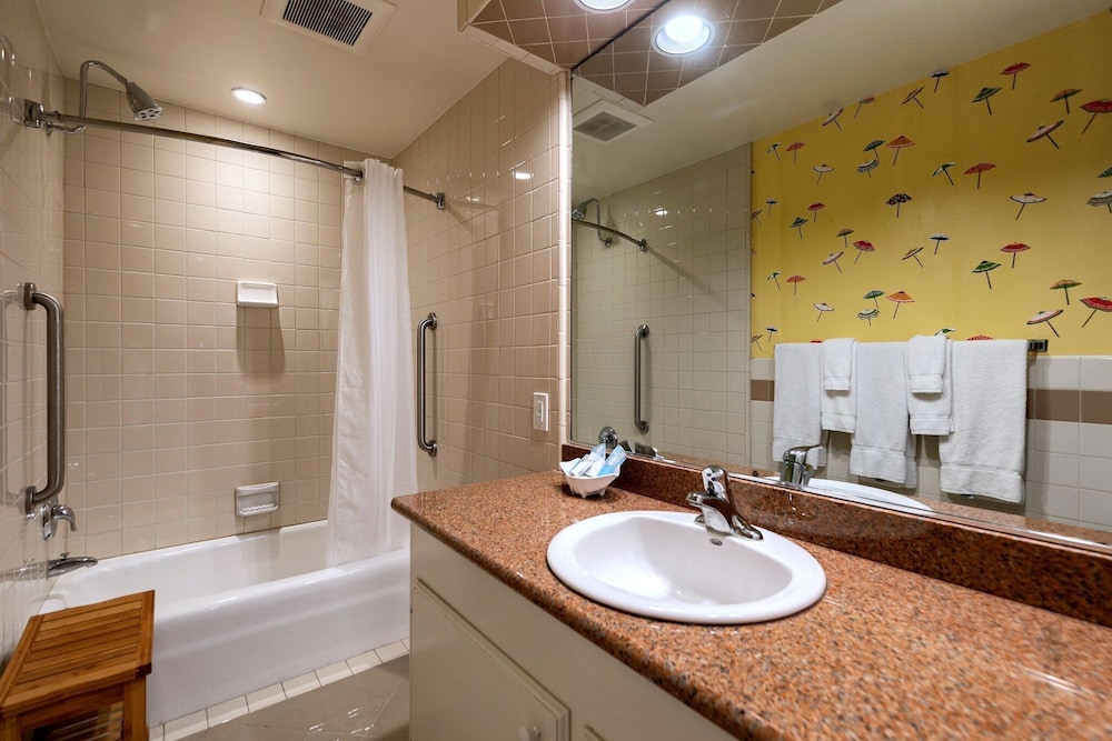 Bay Shores Peninsula Hotel 55/55