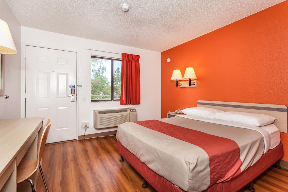 Motel6 Fairfield, CA - North 24/69