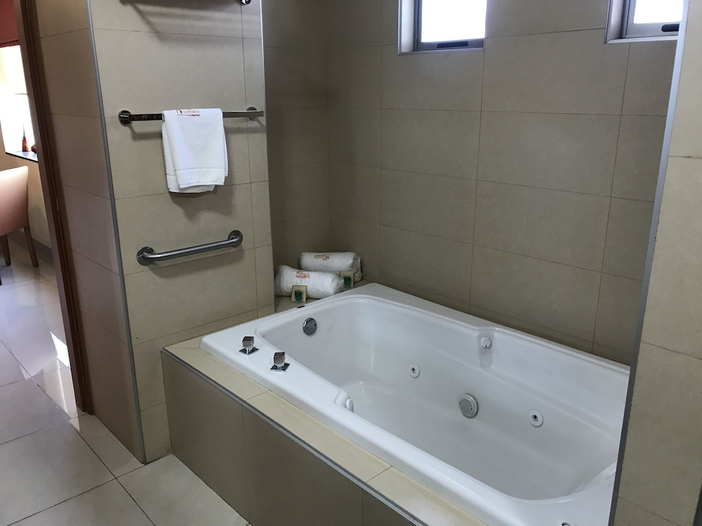 Hostalia Hotel Expo And Business Class 25/60