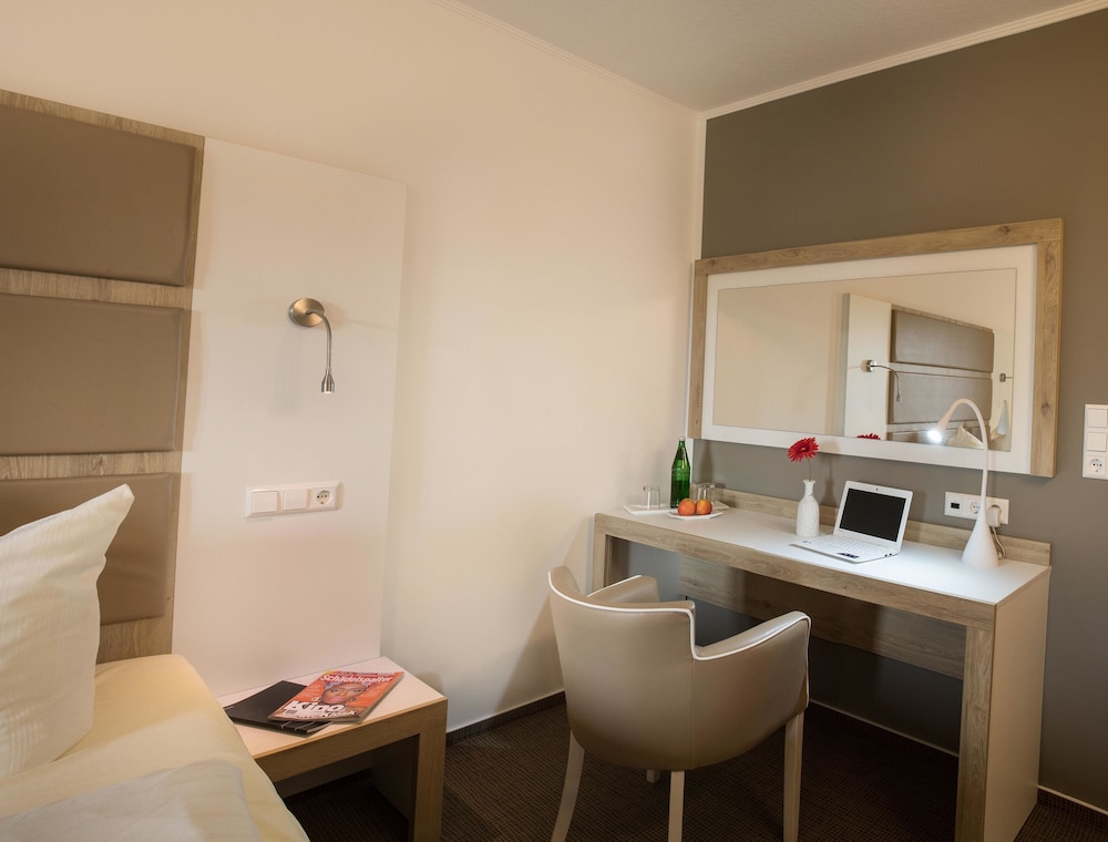 Confour Hotel 49/50