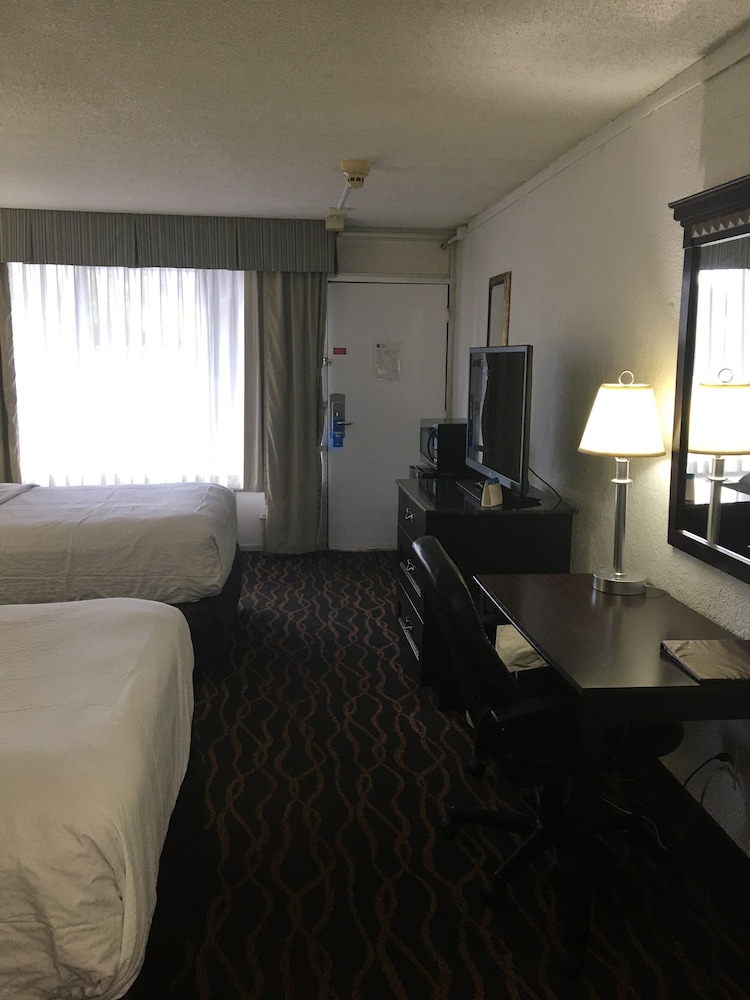 Days Inn by Wyndham Stuart 29/70