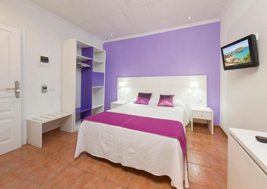 Room, Double or Twin Bed