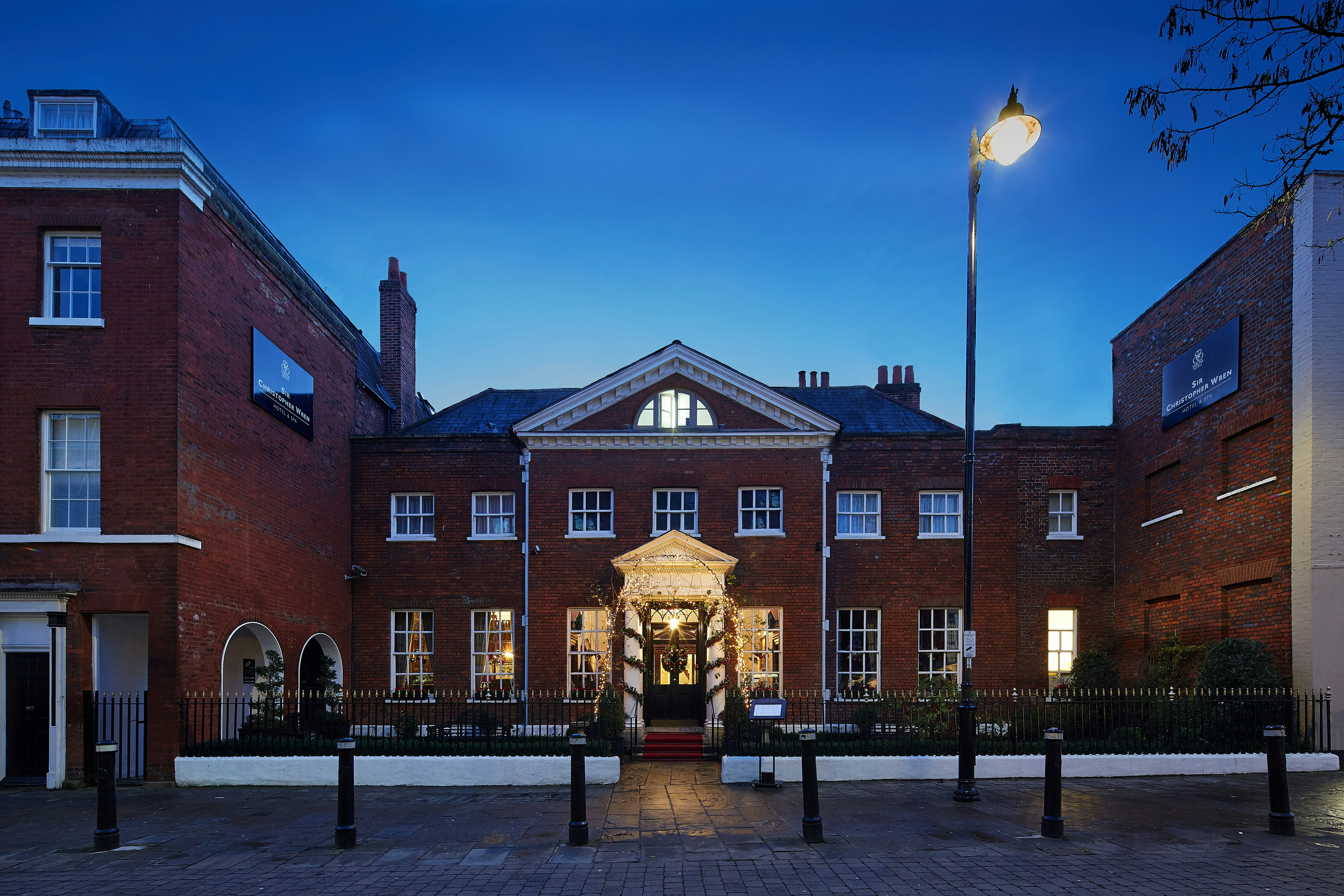 SIR CHRISTOPHER WREN HOTEL AND SPA 2/84