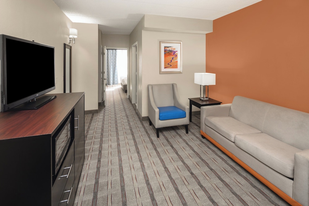 Holiday Inn Express And Suites Duluth Mall Area 51/69
