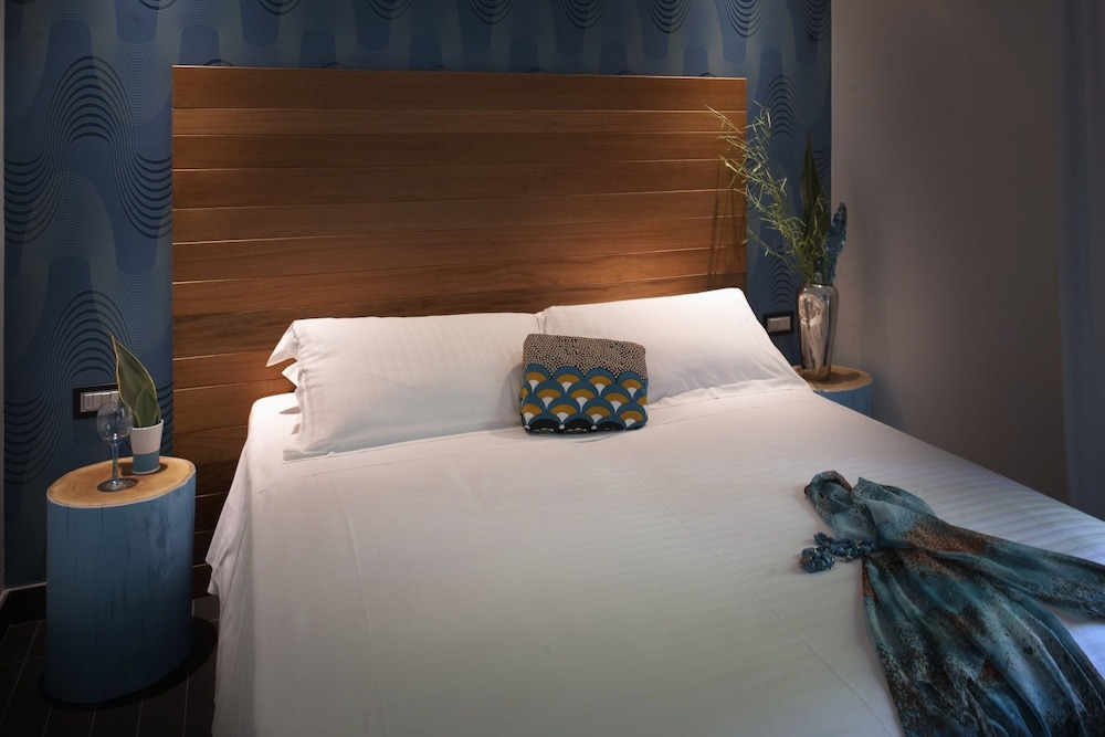 Q Hotel 9/50