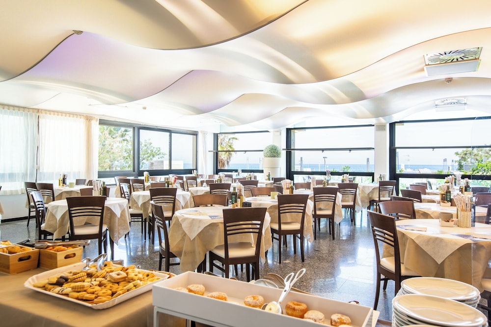 Hotel Baltic Riccione 52/68