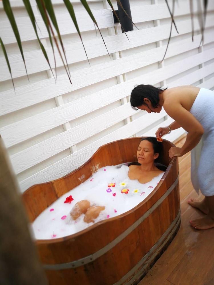 Barefeet Naturist Resort 15/48