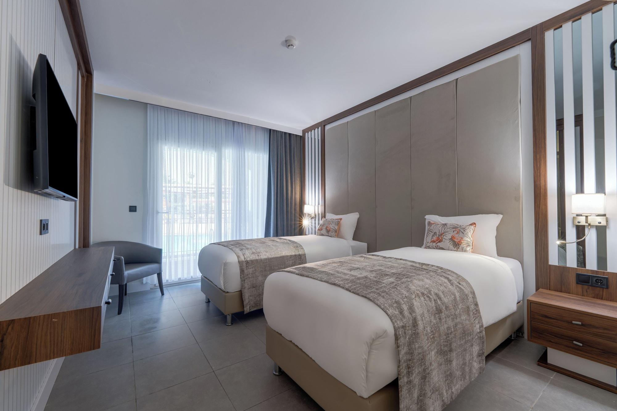 Room, Pool Select