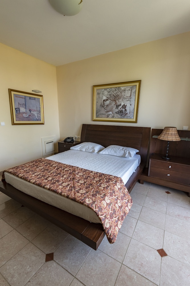 Dolphin Hotel Resort And Conference 10/43
