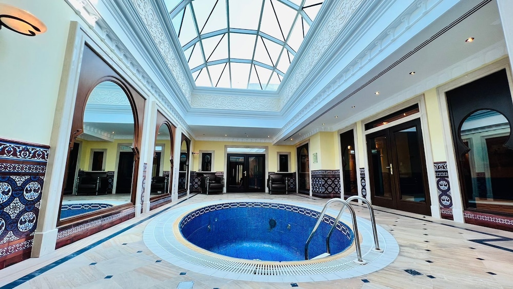 swimming pool spa