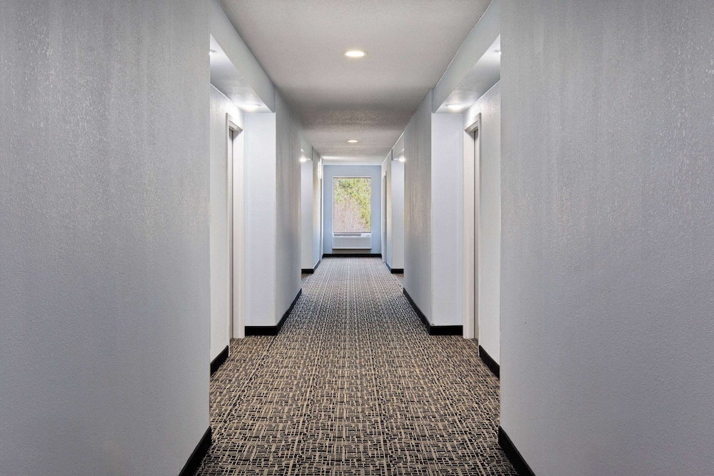 Baymont by Wyndham Creedmoor 43/47