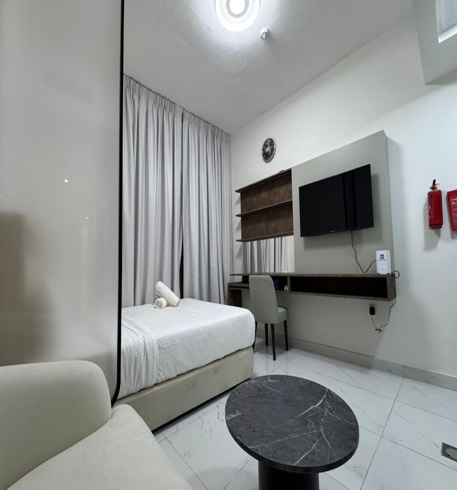 Luxury Apartment with Pool Gym & Free Parking at Equiti Gates Jebel Ali 6/14