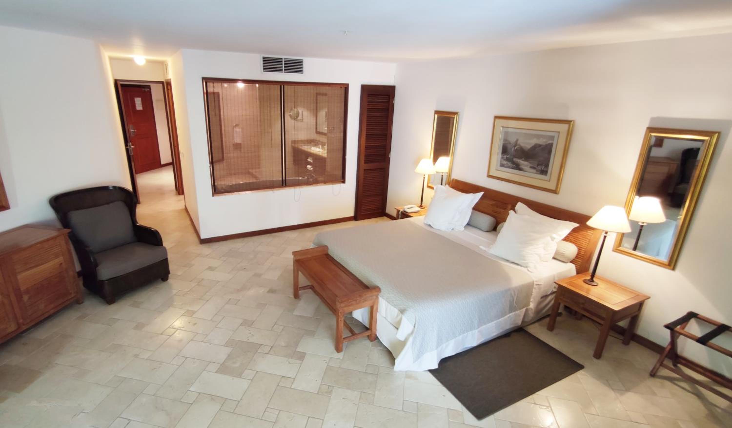 Suite, Pool Access