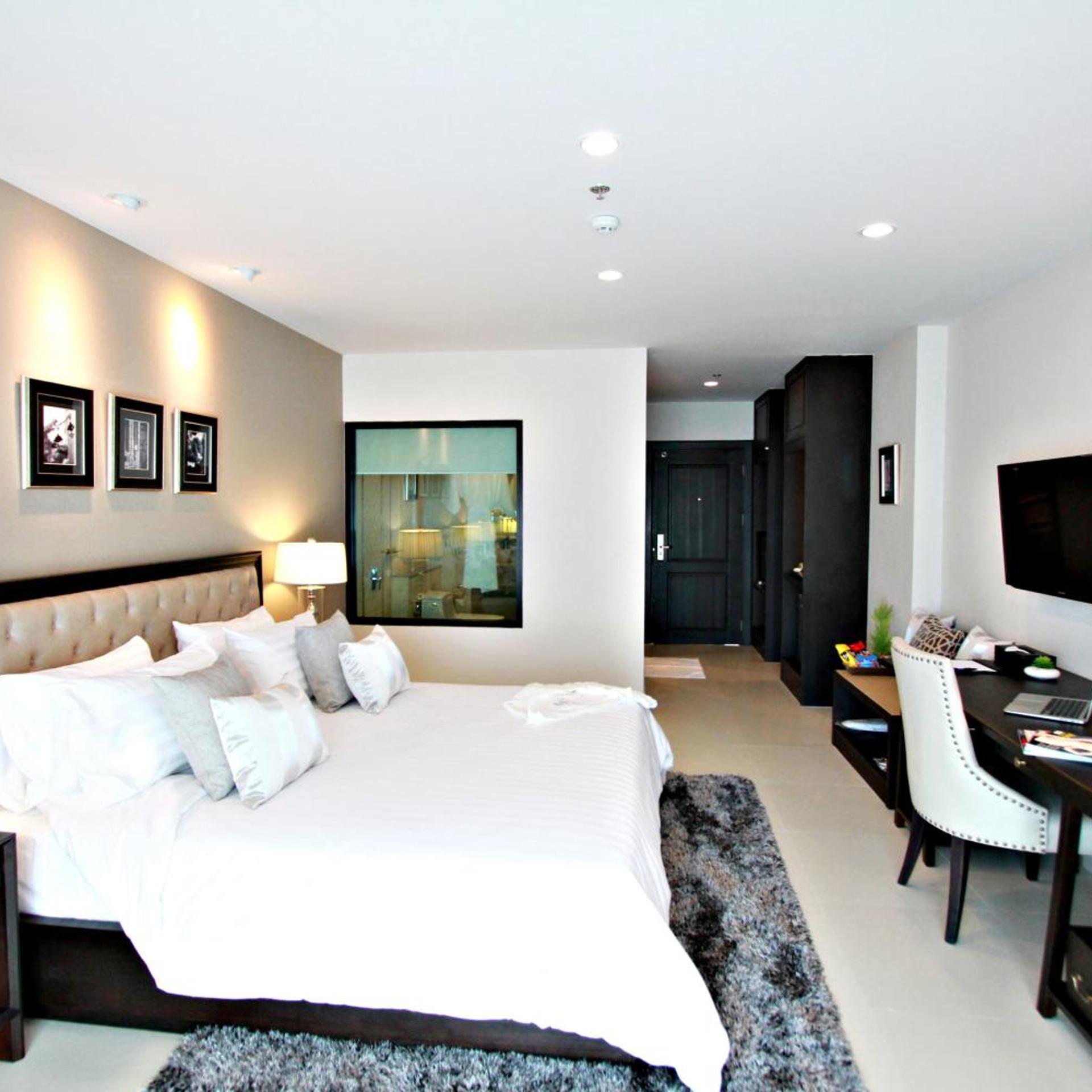 غرفة بسرير كينج بشرفة، SN PLUS HOTEL 2/4