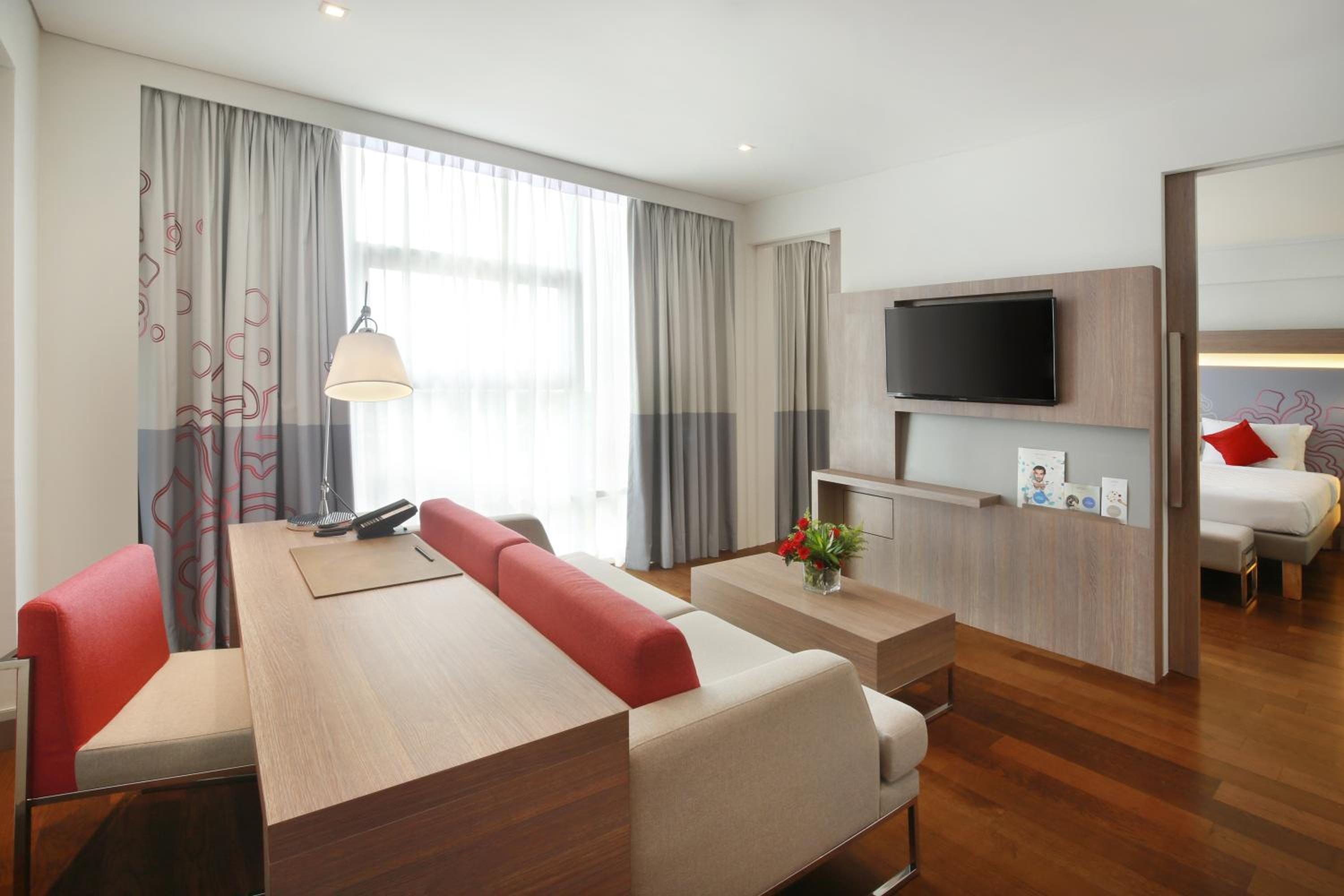 EXECUTIVE, SUITE