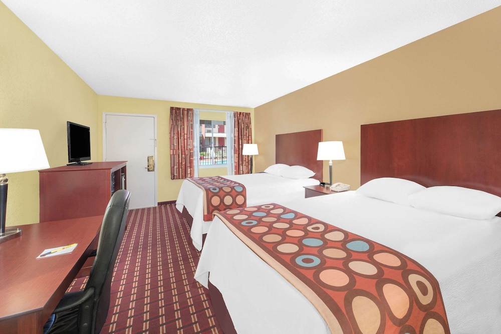 Super 8 By Wyndham Kerrville Tx 10/21