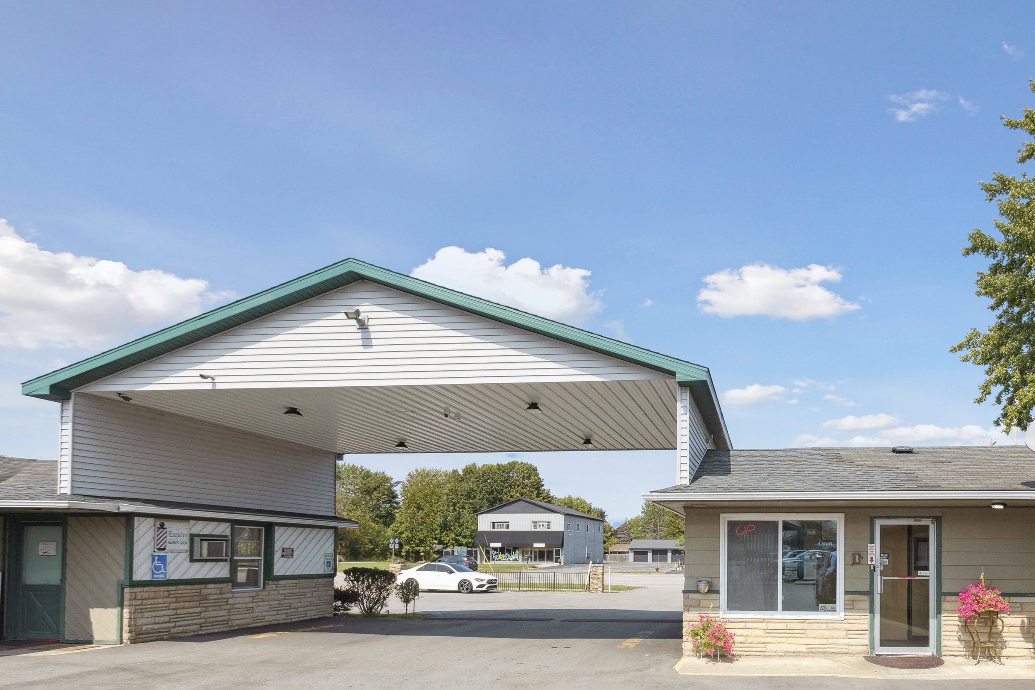 Currys Motel by OYO Saginaw MI 4/39