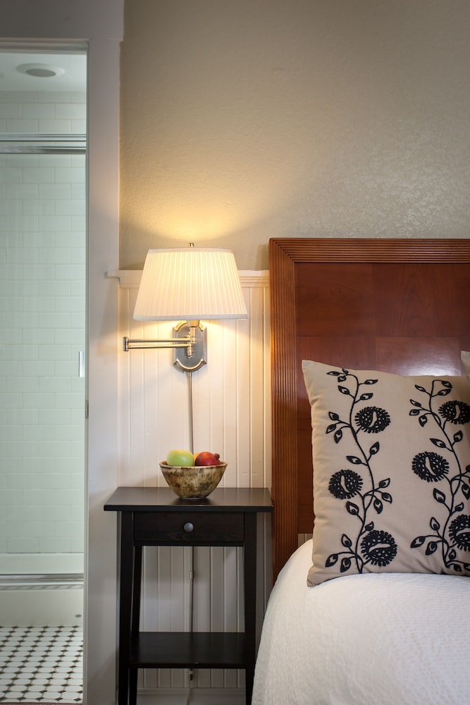 Craftsman Inn 32/70