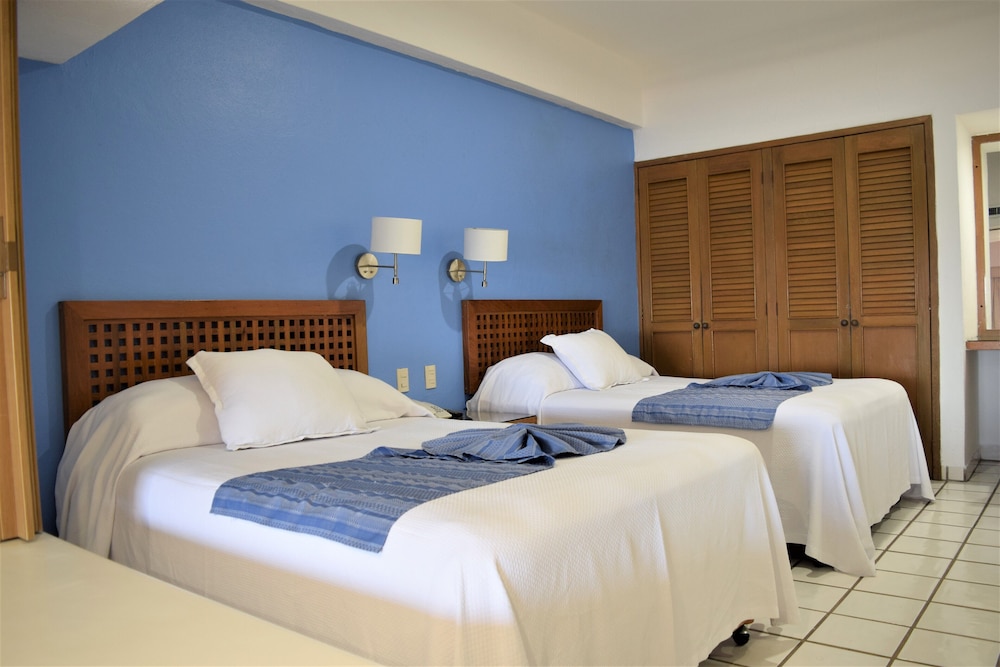 Costa De Oro Beach Hotel 8/50