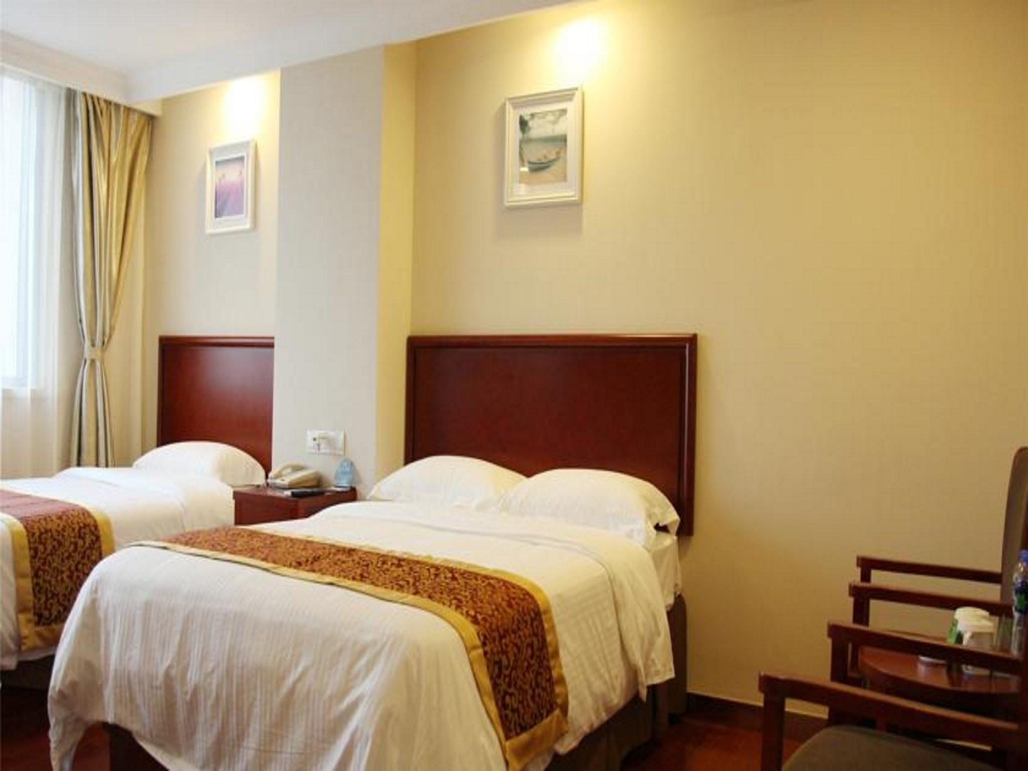 Garden, Twin Beds