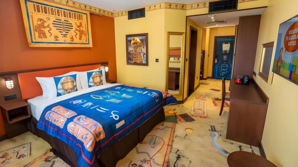 Theme, Adventure, King Bed