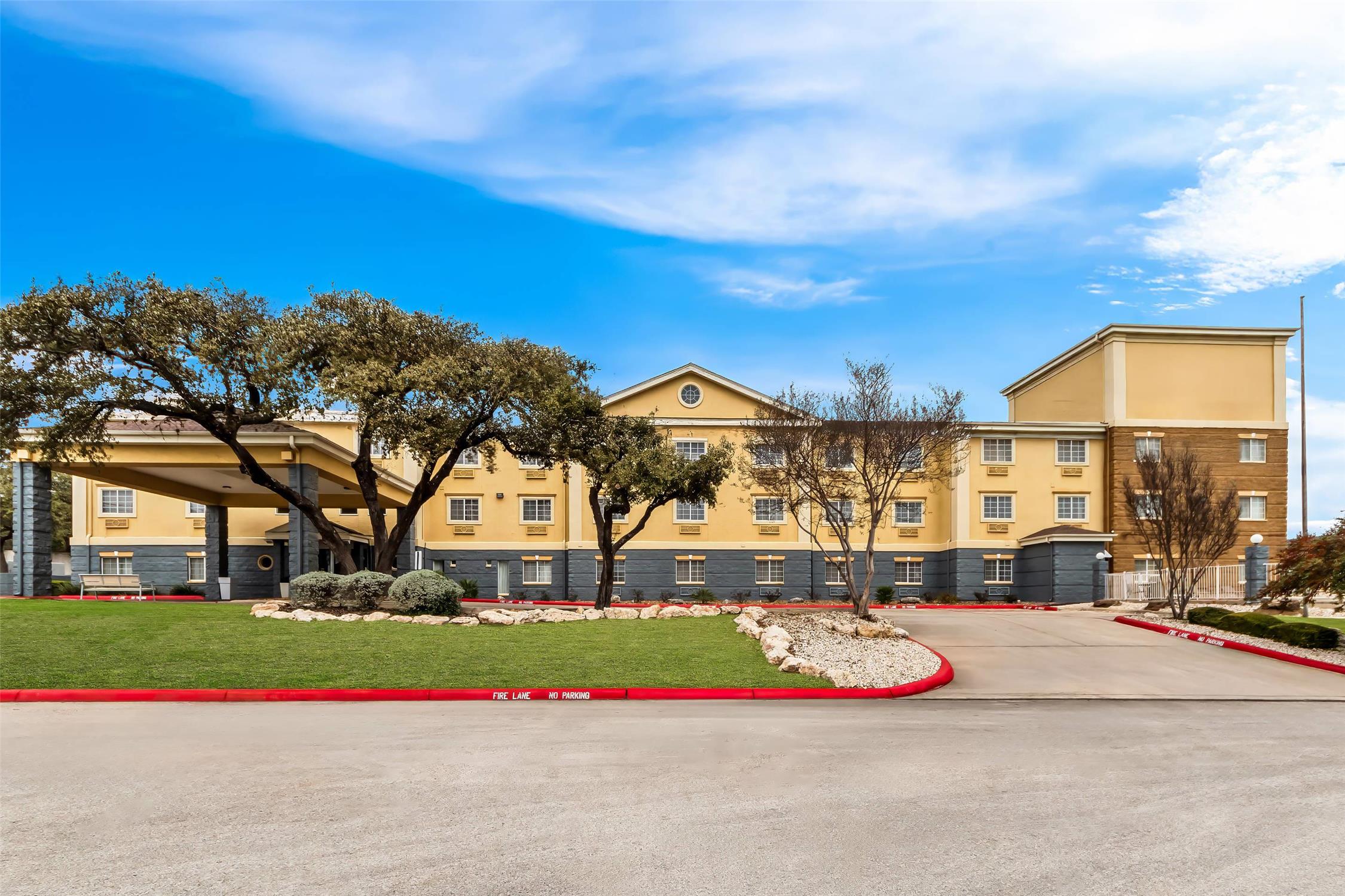 Quality Inn & Suites San Antonio Airport - Stone Oak 34/37