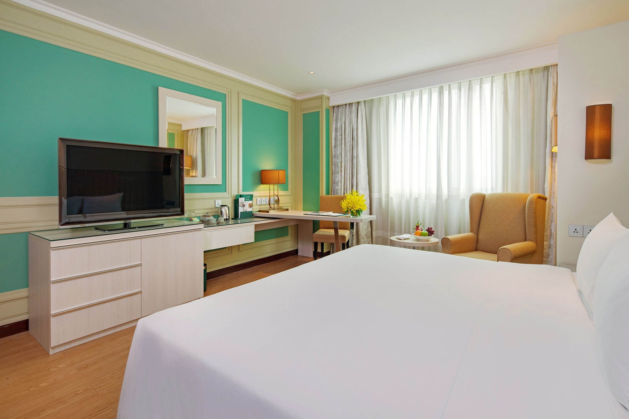 DELUXE, KING BED, CITY VIEW
