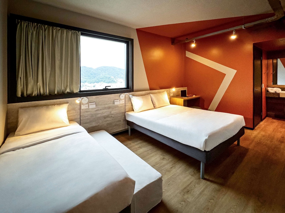 Ibis Budget Balneario Camboriu 12/44