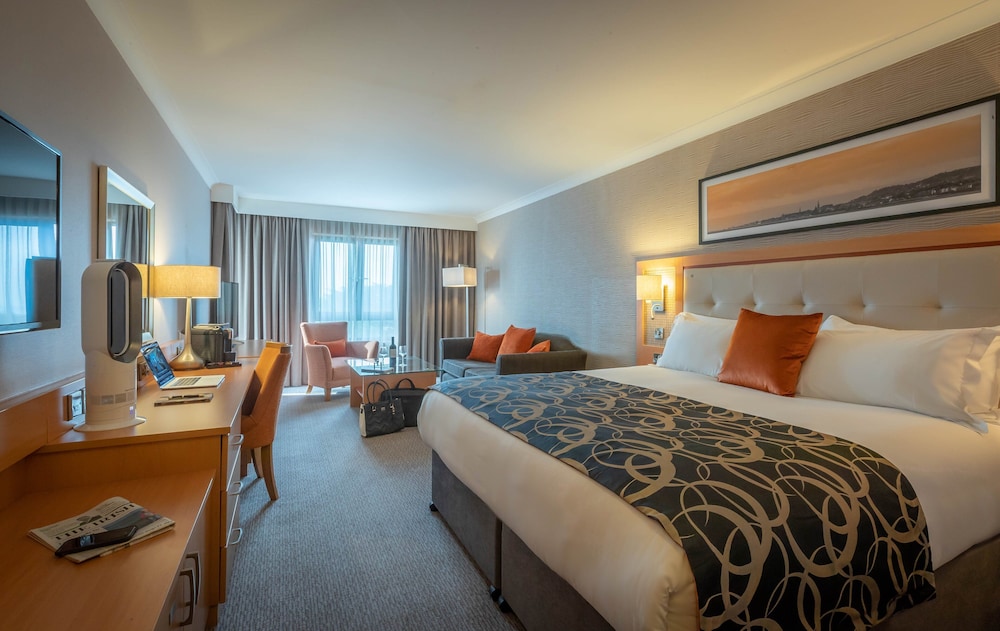 EXECUTIVE, KING BED