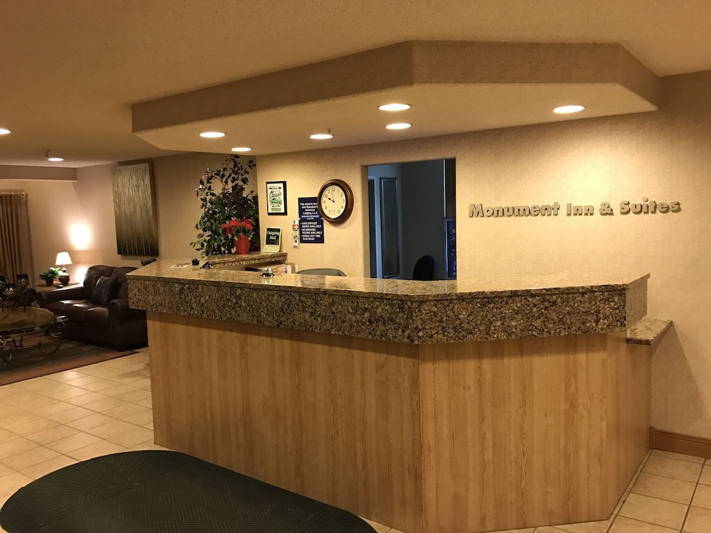 Monument Inn & Suites 3/39