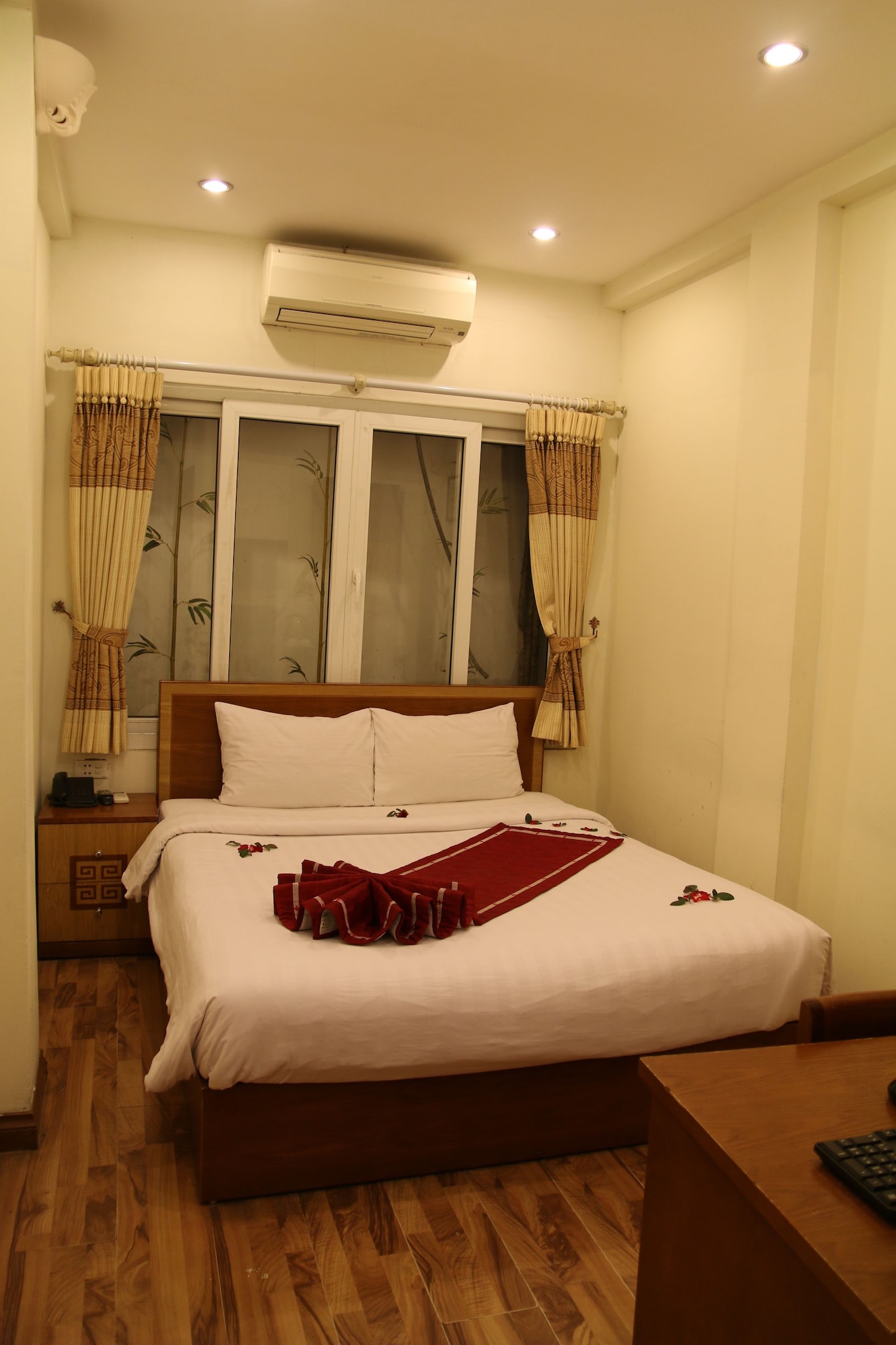 STANDARD, DOUBLE BED
