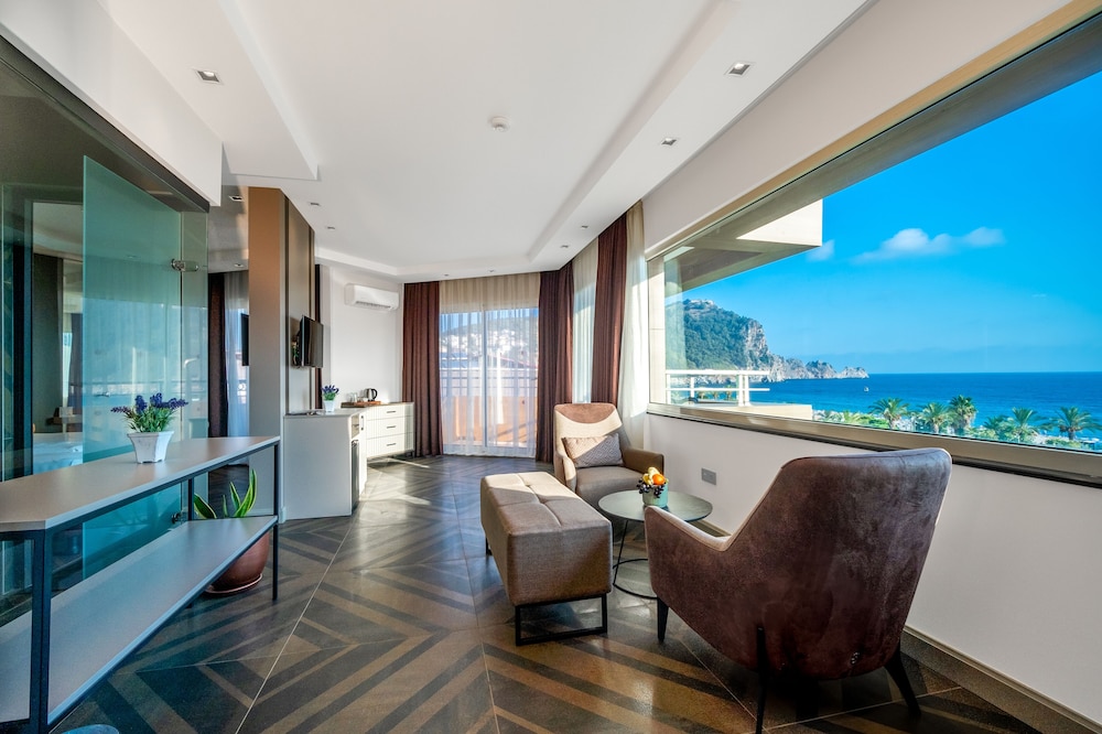 Riviera Hotel & Spa 43/55