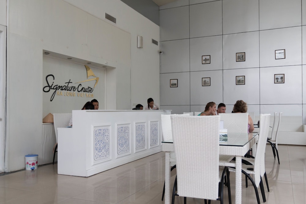 Signature Royal Halong Cruise 1/36