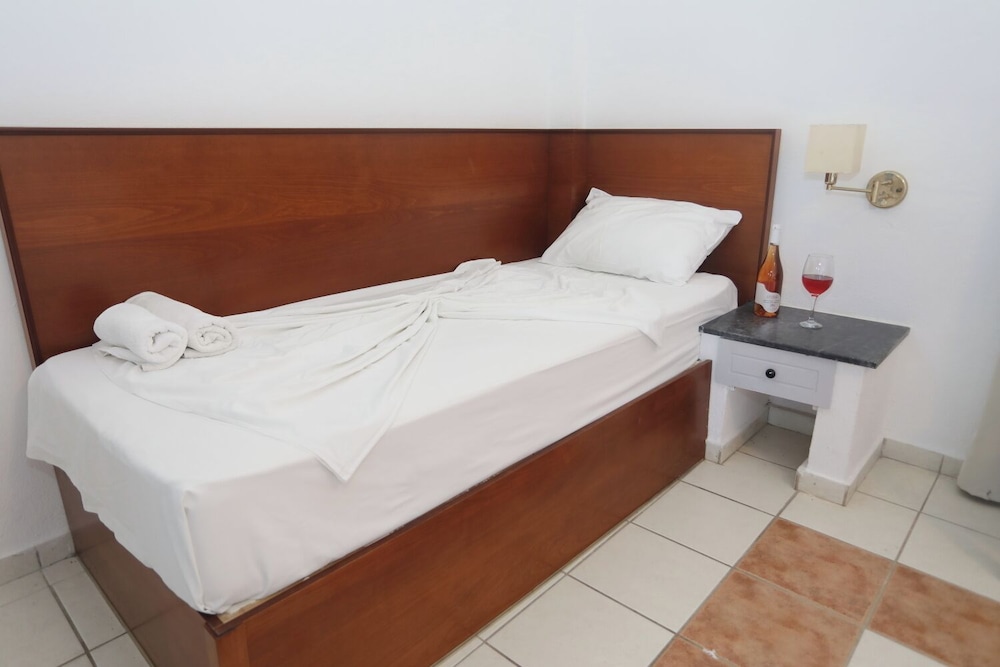 Economy, Queen Bed, Lateral Side Sea View، Maravel Star Art Hotel 7/10
