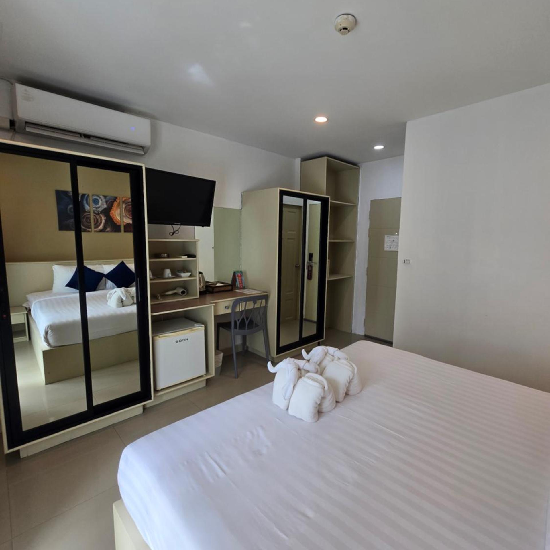 غرفة سوبيريور بسرير مزدوج أو سريرين منفصلين بإطلالة على البحر بشرفة، MODERN LIVING HOTEL 8/10